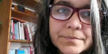 Feminismo y poemas urgentes en las redes: Carlu Cab