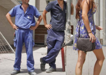 Acoso callejero: Mujeres por Pinamar intervino ante empleados de una empresa de la construcción que acosaban sexualmente