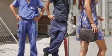 Acoso callejero: Mujeres por Pinamar intervino ante empleados de una empresa de la construcción que acosaban sexualmente