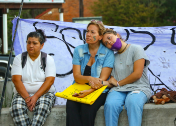 8M Pinamar: El abrazo reparador