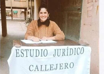 Es abogada y decidió instalar un estudio callejero de asistencia gratuita para madres que padecen el incumplimiento alimentario