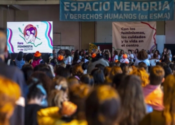 Con los cuidados y la vida en el centro