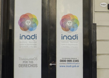 Incumple alimentos y trabaja en el INADI
