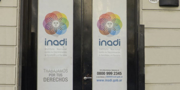 Incumple alimentos y trabaja en el INADI