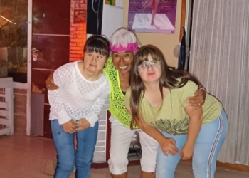 “Mis hijas adoptivas con síndrome de down”: la historia de vida de Coca Llacer