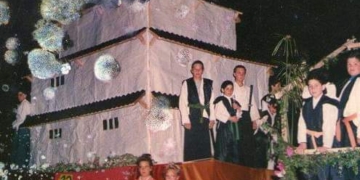 Con carrozas pero sin reinas, vuelve la fiesta de la Primavera